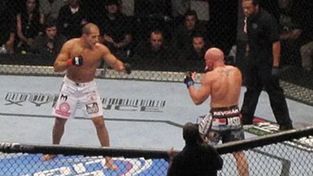 Play UFC Betting at crown88singapore.com